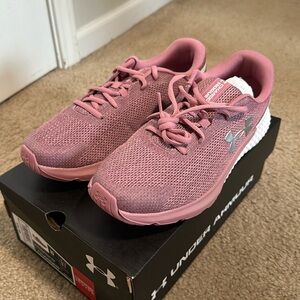 Brand new, never worn, women’s under armor Charged Rouge 3 knit size 10 in pink